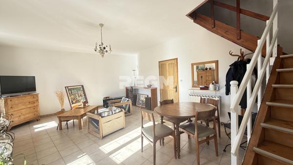 Apt (84400) Ensemble immobilier composé de deux appartements