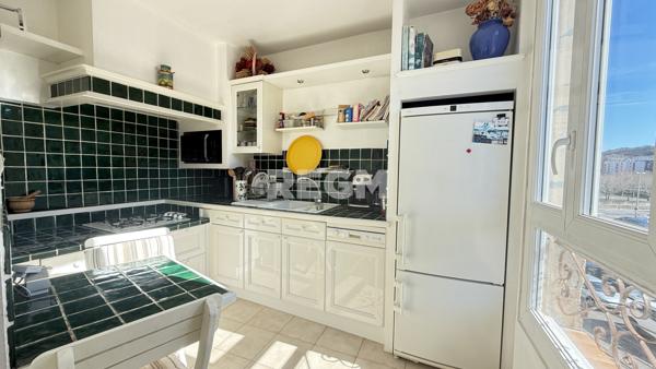 Apt (84400) Ensemble immobilier composé de deux appartements