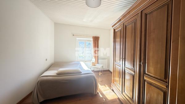 Apt (84400) Ensemble immobilier composé de deux appartements