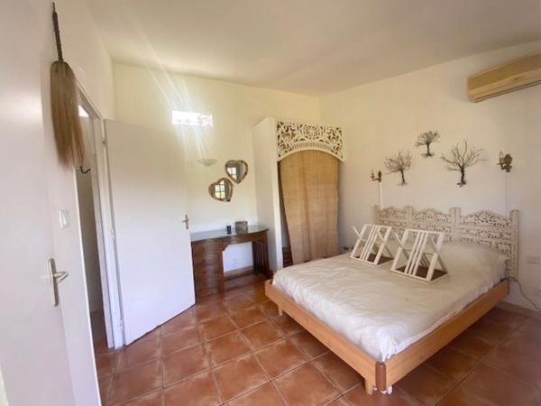 Maison à vendre 9 pièces de 200 m2 avec dépendances, Jardin et piscine - BRAS PANON (974)