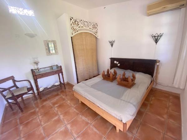 Maison à vendre 9 pièces de 200 m2 avec dépendances, Jardin et piscine - BRAS PANON (974)