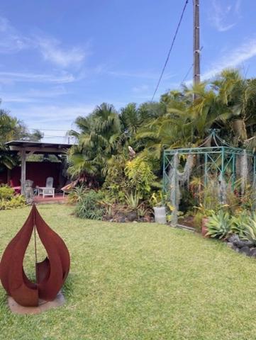 Maison à vendre 9 pièces de 200 m2 avec dépendances, Jardin et piscine - BRAS PANON (974)