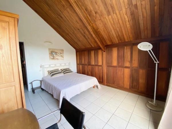 Maison à vendre 9 pièces de 200 m2 avec dépendances, Jardin et piscine - BRAS PANON (974)