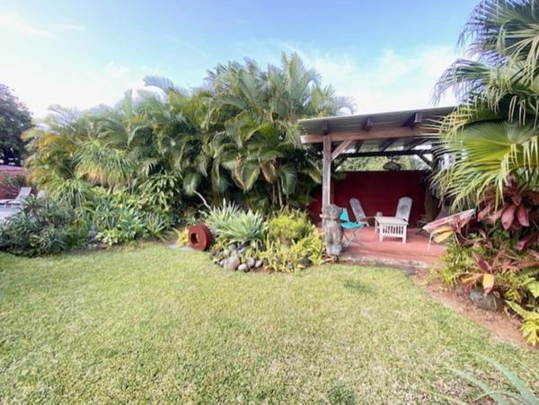 Maison à vendre 9 pièces de 200 m2 avec dépendances, Jardin et piscine - BRAS PANON (974)