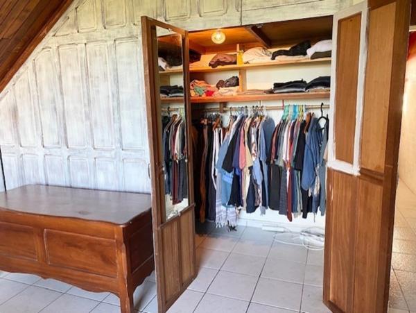 Maison à vendre 9 pièces de 200 m2 avec dépendances, Jardin et piscine - BRAS PANON (974)