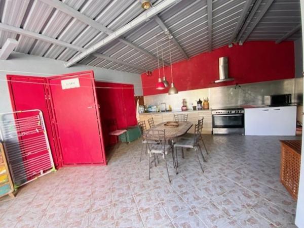 Maison à vendre 9 pièces de 200 m2 avec dépendances, Jardin et piscine - BRAS PANON (974)