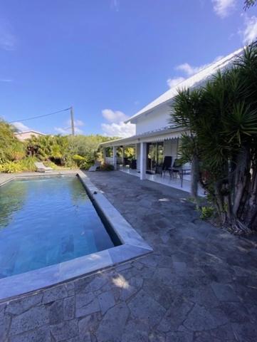 Maison à vendre 9 pièces de 200 m2 avec dépendances, Jardin et piscine - BRAS PANON (974)