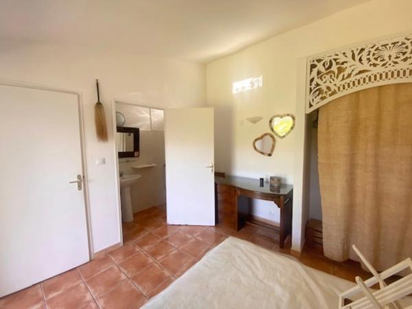 Maison à vendre 9 pièces de 200 m2 avec dépendances, Jardin et piscine - BRAS PANON (974)