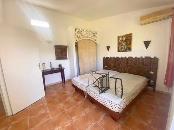 Maison à vendre 9 pièces de 200 m2 avec dépendances, Jardin et piscine - BRAS PANON (974)