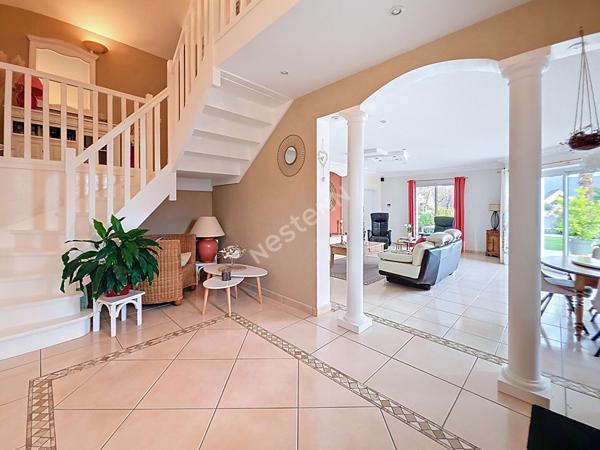 Maison à vendre à Ancenis-Saint-Géréon, quartier très recherché, 4 chambres, grand garage, terrain clos et paysagé