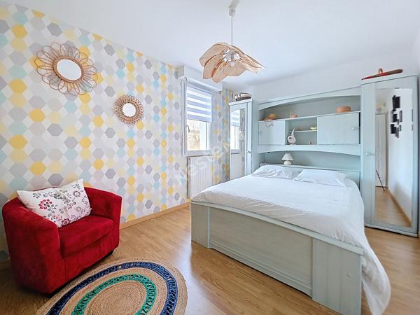 Maison à vendre à Ancenis-Saint-Géréon, quartier très recherché, 4 chambres, grand garage, terrain clos et paysagé