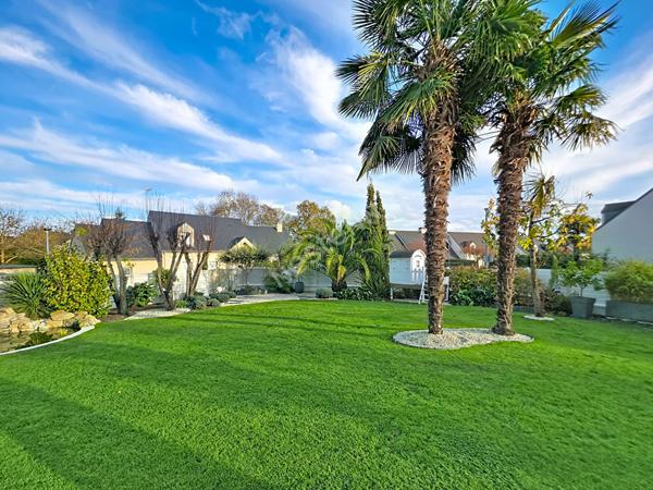 Maison à vendre à Ancenis-Saint-Géréon, quartier très recherché, 4 chambres, grand garage, terrain clos et paysagé
