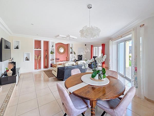 Maison à vendre à Ancenis-Saint-Géréon, quartier très recherché, 4 chambres, grand garage, terrain clos et paysagé