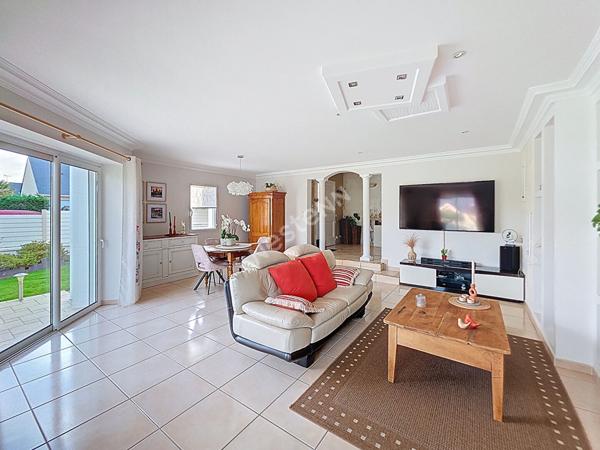 Maison à vendre à Ancenis-Saint-Géréon, quartier très recherché, 4 chambres, grand garage, terrain clos et paysagé