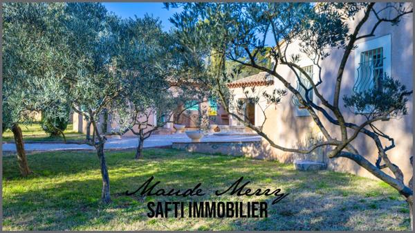 Propriété au charme Provençal - villa individuelle 160 m2 - 3 chambres dont une suite parentale de plain-pied + un bureau - dépendance de 12 m2 - piscine chauffée - double garage de 32 m2 et abri voiture - terrain de près de 2000 m2