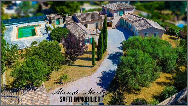 Propriété au charme Provençal - villa individuelle de 160 m2 habitable - 4 chambres dont une suite parentale de plain-pied - dépendance de 12 m2 (non comprise dans la surface habitable indiquée) - piscine chauffée - double garage de 32 m2 et abri voiture - terrain de près de 2000 m2