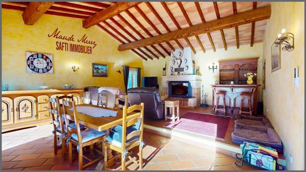 Propriété au charme Provençal - villa individuelle 160 m2 - 3 chambres dont une suite parentale de plain-pied + un bureau - dépendance de 12 m2 - piscine chauffée - double garage de 32 m2 et abri voiture - terrain de près de 2000 m2