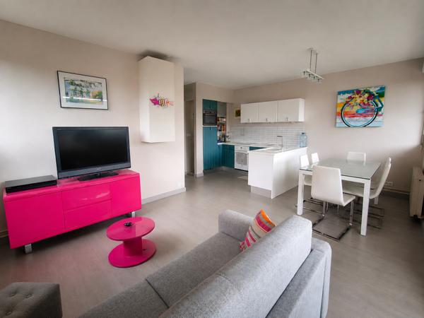 ROYAN - ENTRE LES QUARTIERS DU PIGEONNIER ET DE PONTAILLAC - 350 M PLAGES - BEL APARTEMENT T3 LUMINEUX