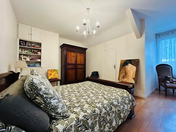 Elégante maison avec local commercial  indépendant -Sargé lès Le Mans- 6 pièce(s) 158 m2