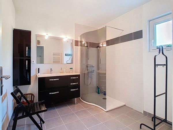 PAU - résidence de 2014- appartement 77m² - terrasse de 42 m²- 3 chambres, 1 garage- 2 places de parking