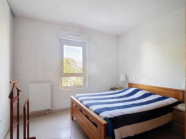 PAU - résidence de 2014- appartement 77m² - terrasse de 42 m²- 3 chambres, 1 garage- 2 places de parking