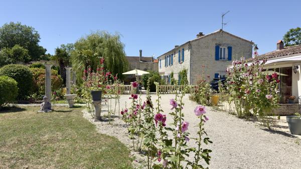 EXCLUSIVITÉ « CHARENTAISE 15 MIN LR » 795 600 € FAI* CHARENTAISE D'EXCEPTION