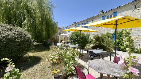 EXCLUSIVITÉ « CHARENTAISE 15 MIN LR » 795 600 € FAI* CHARENTAISE D'EXCEPTION