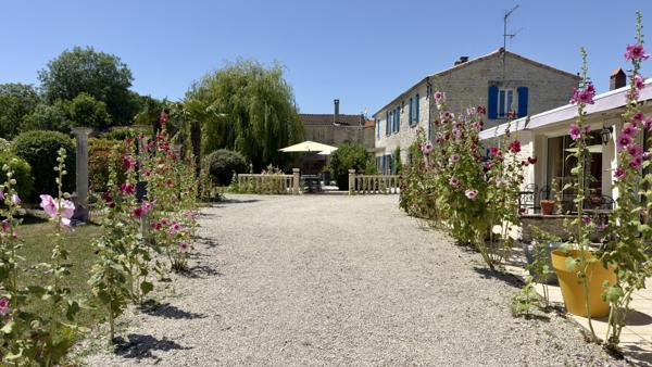 EXCLUSIVITÉ « CHARENTAISE 15 MIN LR » 795 600 € FAI* CHARENTAISE D'EXCEPTION