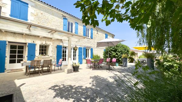 EXCLUSIVITÉ « CHARENTAISE 15 MIN LR » 795 600 € FAI* CHARENTAISE D'EXCEPTION
