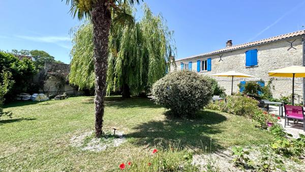 EXCLUSIVITÉ « CHARENTAISE 15 MIN LR » 795 600 € FAI* CHARENTAISE D'EXCEPTION