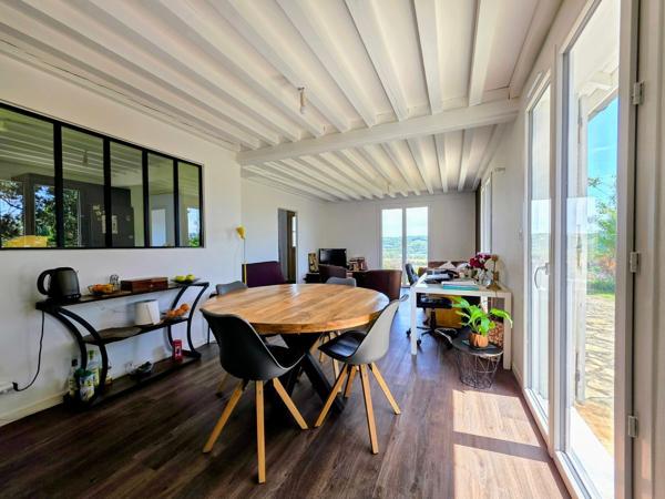 Maison avec vue dégagée, 93m² et sous sol complet