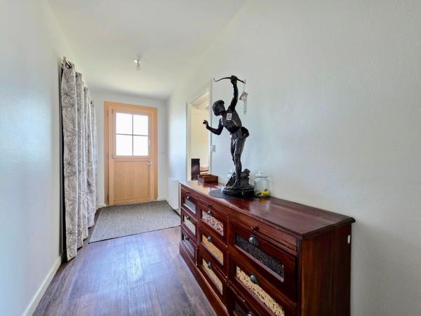 Maison avec vue dégagée, 93m² et sous sol complet
