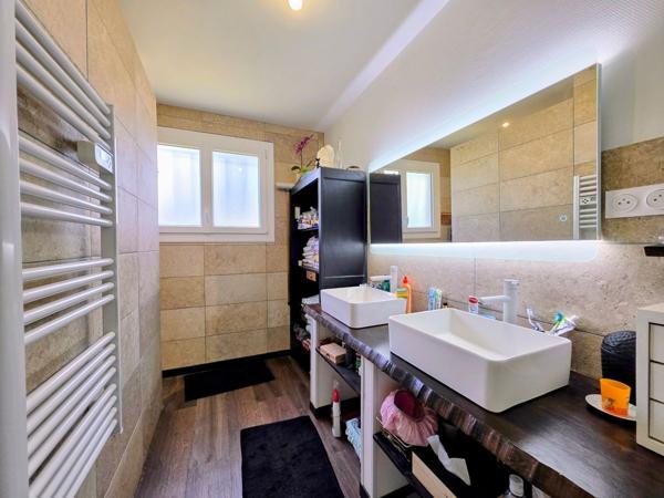 Maison avec vue dégagée, 93m² et sous sol complet