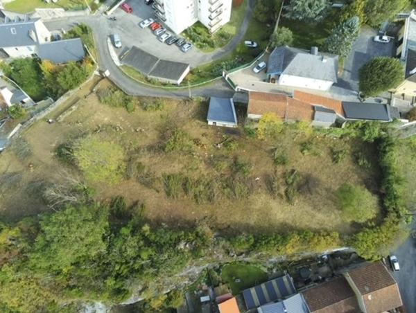 Grand terrain en position dominante