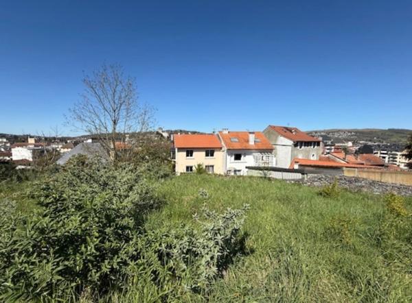 Grand terrain en position dominante