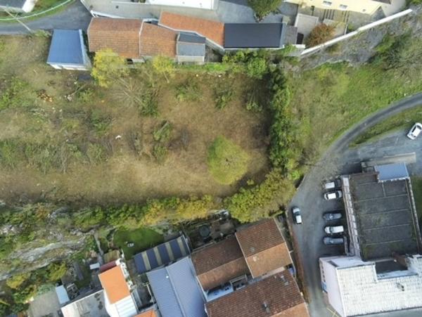 Grand terrain en position dominante