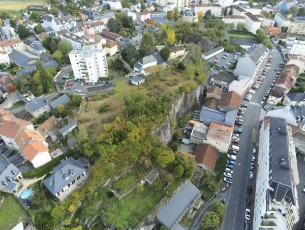 Grand terrain en position dominante