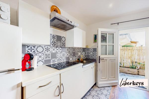 Maison de village avec studio indépendant et stationnement