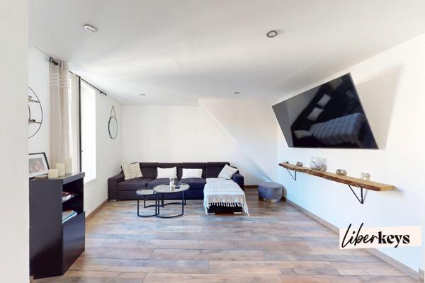 Maison de village avec studio indépendant et stationnement