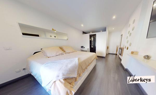 Maison de village avec studio indépendant et stationnement