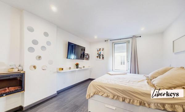 Maison de village avec studio indépendant et stationnement