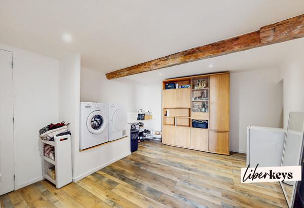 Maison de village avec studio indépendant et stationnement