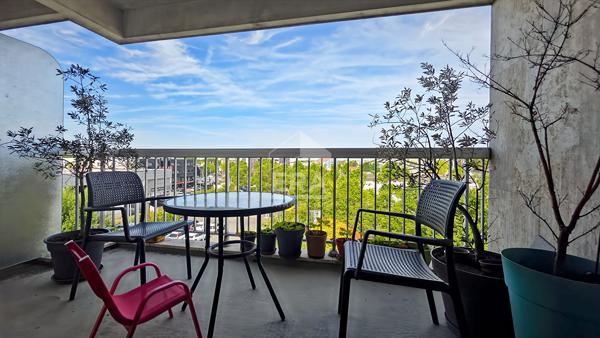 Montreuil  Appartement 2 pièce de 55 m2 avec balcon