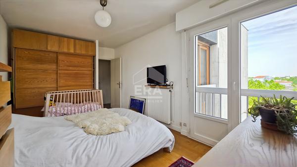 Montreuil  Appartement 2 pièce de 55 m2 avec balcon
