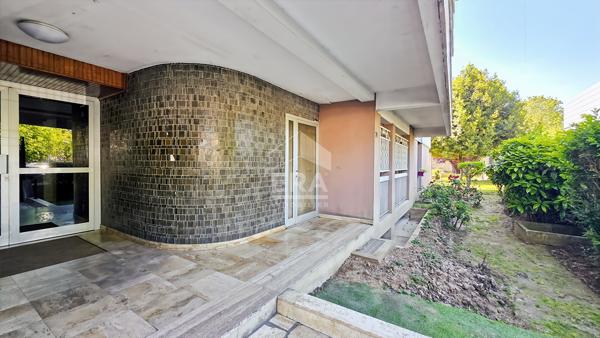 Montreuil  Appartement 2 pièce de 55 m2 avec balcon
