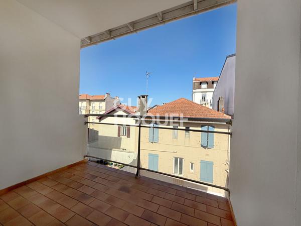 BIARRITZ CENTRE : vie à pied, lumineux T4 de 106 m² en triplex - 2 balcons