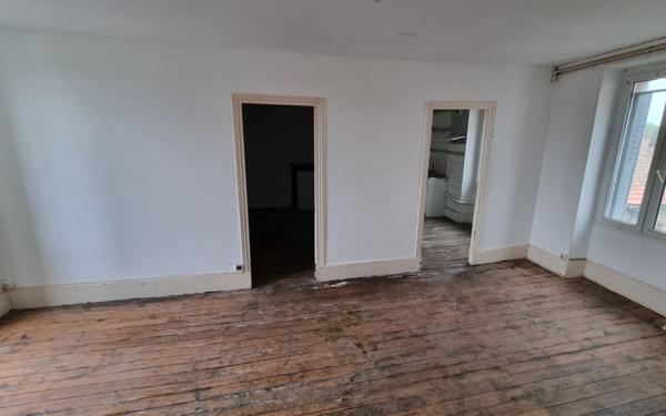 Immeuble à vendre    7 pièces •  Parsac