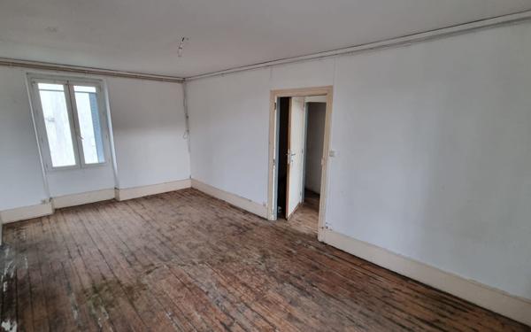 Immeuble à vendre    7 pièces •  Parsac