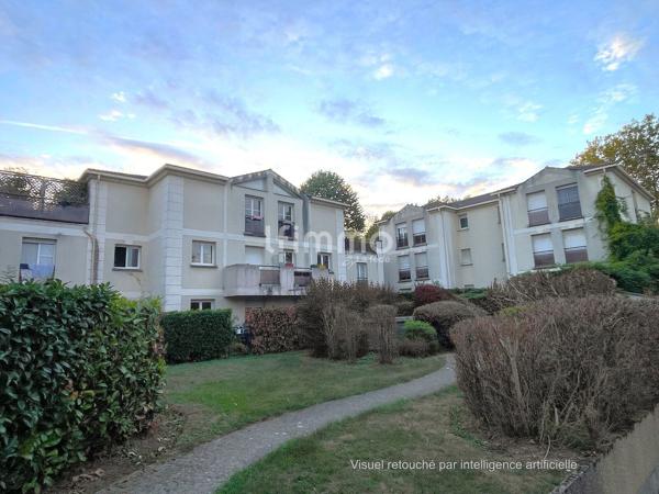 Appartement 3 pièces premier étage avec balcon et parking privatif