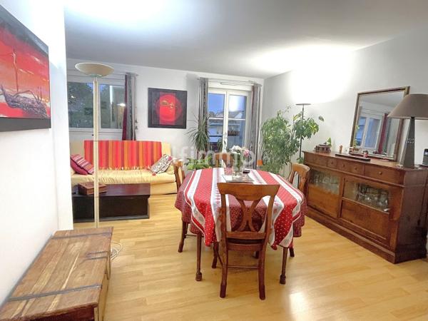 Appartement 3 pièces premier étage avec balcon et parking privatif